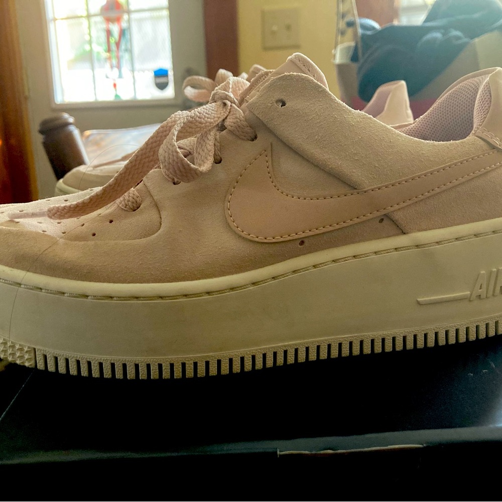 Women’s Nike Air Force 1 sage low 6.5 particle beige/phantom